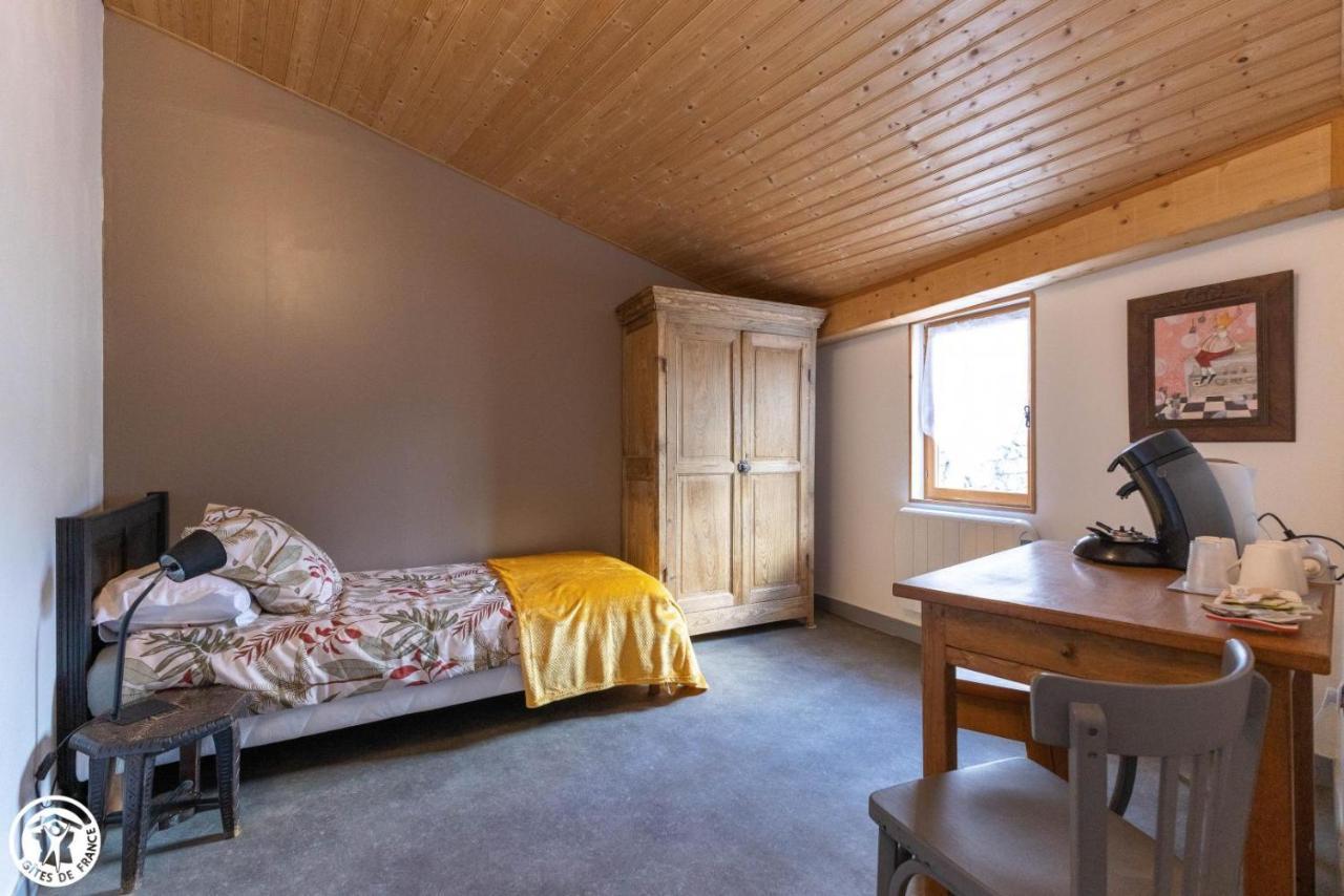 Bed and Breakfast Chambre D'Hote De La Petite Toscane D'Auvergne Isserteaux Exteriér fotografie